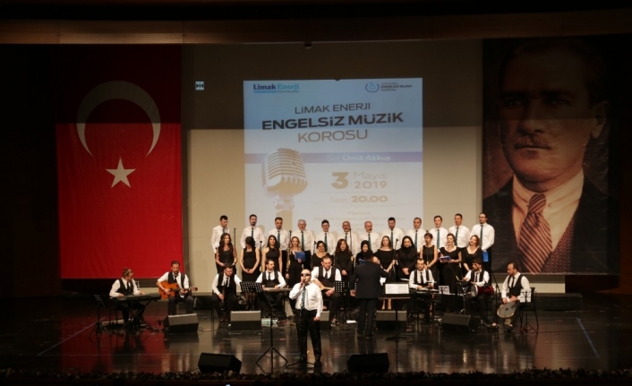 Limak Enerji Engelsiz Müzik Korosu, Bursa Merinos Kültür Merkezi’nde vatandaşlarla