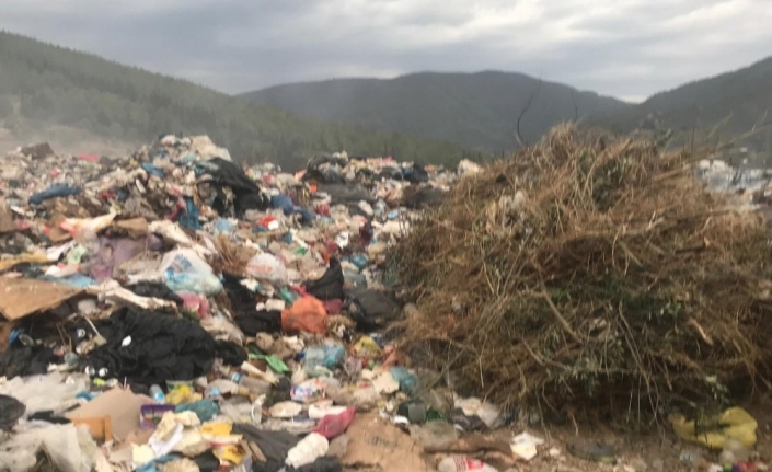 Erdek Belediyesinin Kapatılan Çöp Depolama Alanına Çöpleri Döktüğü İddia
