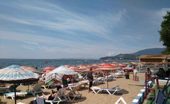 Balıkesir’in turistik ilçesi Erdek, Ramazan Bayramı’nda ziyaretçi akınına uğradı.
Balıkesir’e bağlı