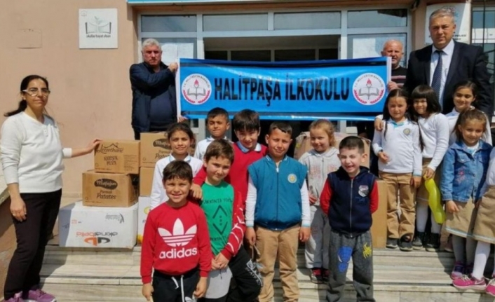 Erdek Halitpaşa İlkokulu’nda, öğrenciler “Yardımlaşmayı Seviyorum” isimli proje başarıyla tamamlandı.