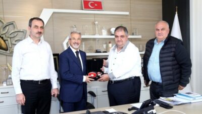 Türk-Arap Dostluk Derneği Bursa Temsilciliği’nin ziyaretinde konuşan Nilüfer Belediye Başkanı