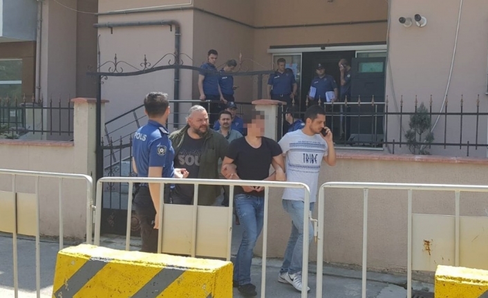  Bursa'da Eşiyle Tartıştıktan Sonra Bir Kişi Bıçakla Öldüren Ve