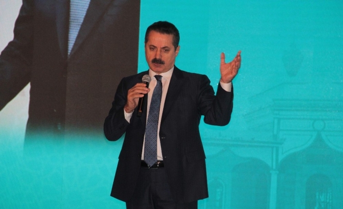 Uzun yıllar milletvekilliğinden bakanlığa kadar devletin çeşitli kademelerinde görev yapan
