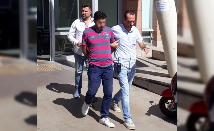  İzmir'in Tire İlçesinde, Boşandığı Hemşire Eşini 8 Yerinden Bıçaklayarak