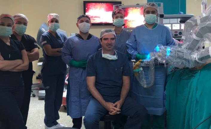  Ege Üniversitesi(eu) Tıp Fakültesi Hastanesinde Gerçekleştirilen Operasyonla Kalın Bağırsağında
