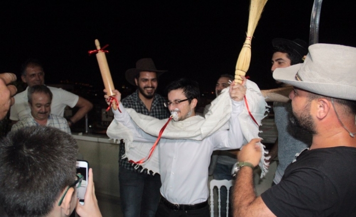 Bursa'da Dünya Evine Girmeye Hazırlanan Genç, Bekarlığa Veda Partisinde Arkadaşları