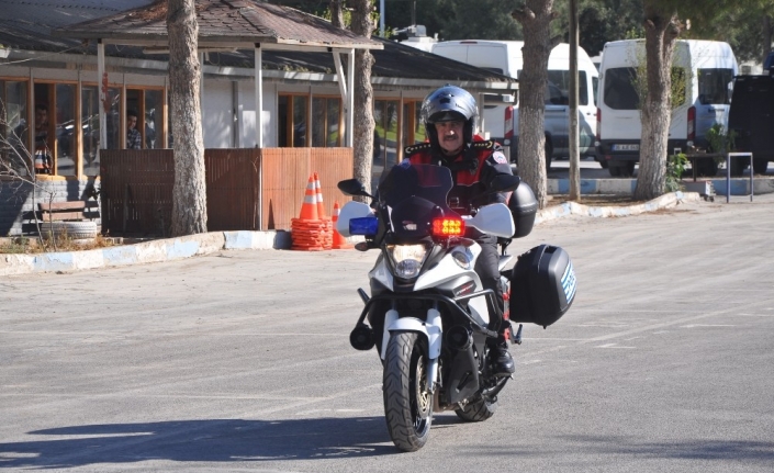  Törende İzmir İl Emniyet Müdürü Dr. Hüseyin Aşkın, Fethi