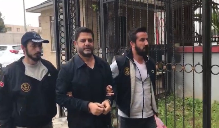 İzmir Terörle Mücadele Şube Müdürlüğü ekipleri, FETÖ sözde mahrem sorumluları