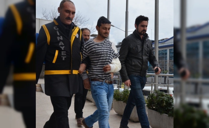  Bursa’da, Cinayet Suçundan Arandığı Gün, Sürücüsünü Yaralayıp Gasp Ettiği