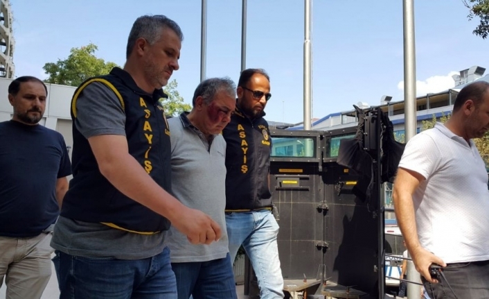  Bursa’da Gelin Arabası Gibi Süslenen Otomobille Geldiği Kuyumcuda Kalaşnikofla