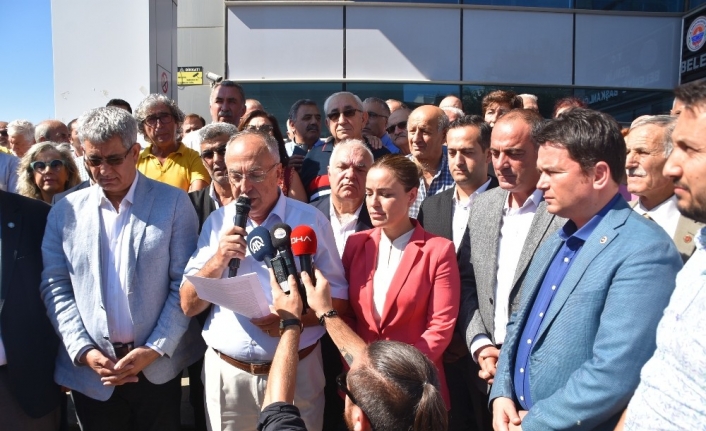 Gemlik Belediyesi’nde Başkan Yardımcısı Zeynep Akış Serintürk’ün Rehin Alınmasıyla