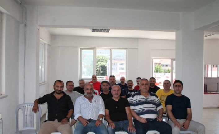 Gemlikspor’da olağan üstü kongre kararı alınması sonrasında Cumhur Aydın başkanlığa