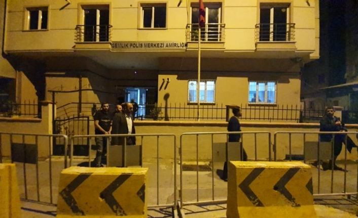  Gemlik'te Belediyenin Camını Kıran Zanlı Tutuklandı