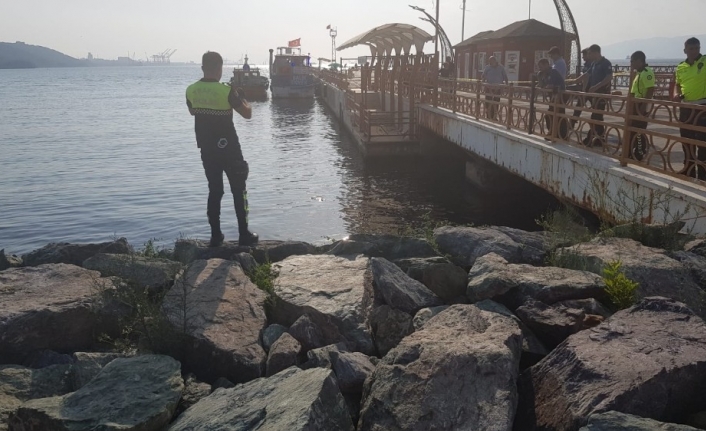  Bursa'nın Gemlik İlçesinde Sahile Vuran Kadın Cesede Polis Ekiplerini