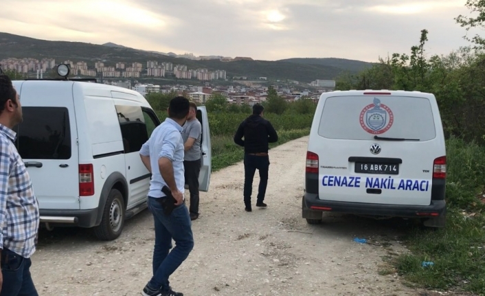 Bursa’nın Orhangazi ilçesinde bir genç dere yatağında ölü olarak bulundu.Olay