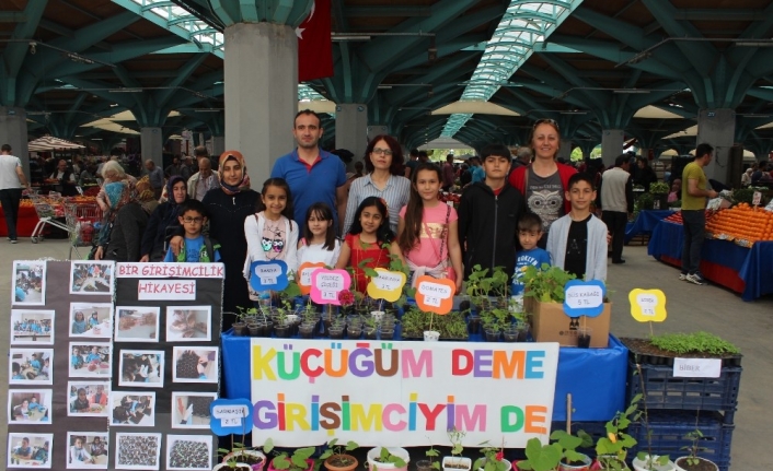 Balıkesir’in Bandırma ilçesinde Şehit Pilot Üsteğmen Cemil Kaya İlkokulu öğrencileri