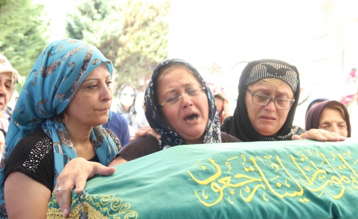  Anne Nurdan Demirci, Kızının Tabutu Başında Gözyaşı Döktü.