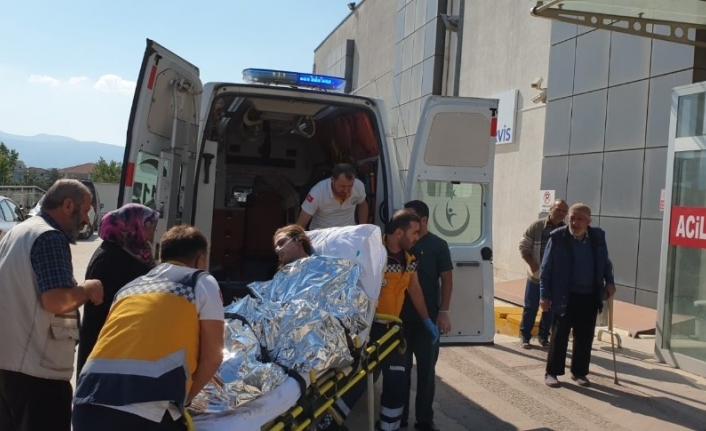  Genç Kız Yanan Evini Söndürmek İsterken Yanarak Ağır Yaralandı
