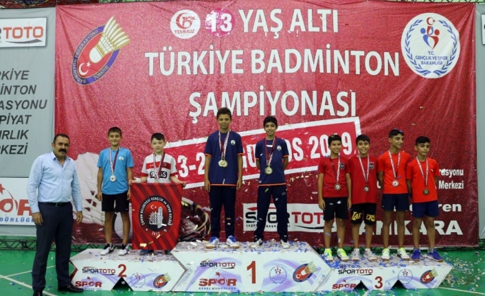  Osmangazi Belediyespor Badminton Takımı Sporcularından Emre Mutlu Ve Veysel