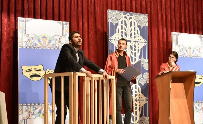 Ziya Kantir’in Yönettiği Komedi Türünde Sahnelenen Skeçlerle İlk Kez Sahneye