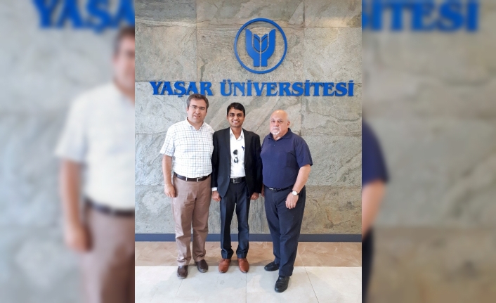  (soldan-sağa) Prof. Dr. Yiğit Kazançoğlu - Dr. Öğretim Üyesi