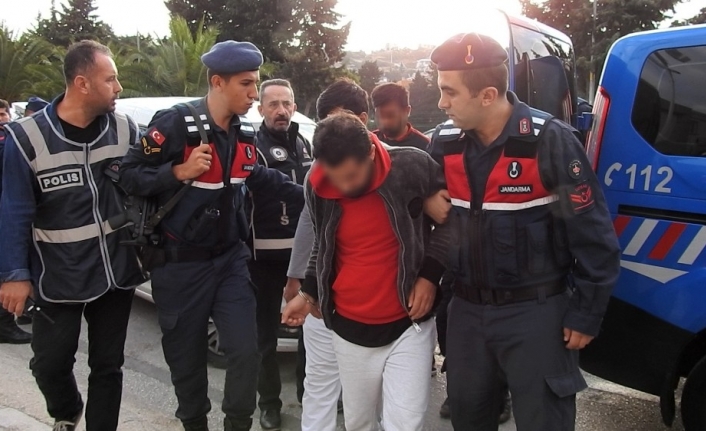  Organizatör Zanlıları Çeşme Adliyesine Çikarildi
