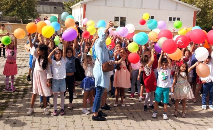 Gömeç İlçesi Şehit Mustafa Güvenç Aldemir İlkokulunda Çocuk Şenliği Düzenlendi.