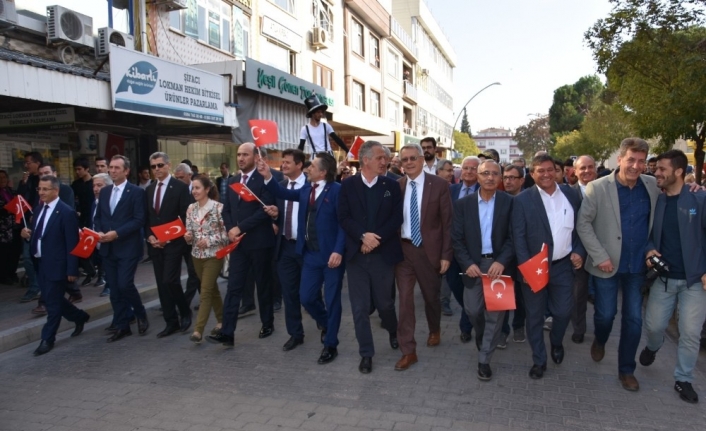  Gönen'de Merve Özbey Coşkusu