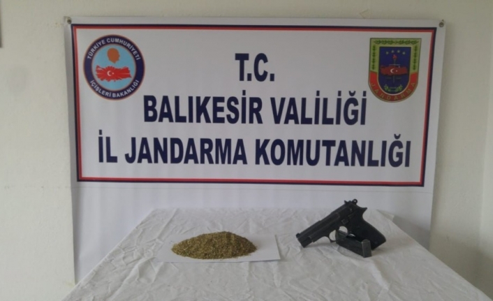 Balıkesir’in Gönen ilçesinde bir hayvan çiftliğine yapılan operasyonda kubar esrar