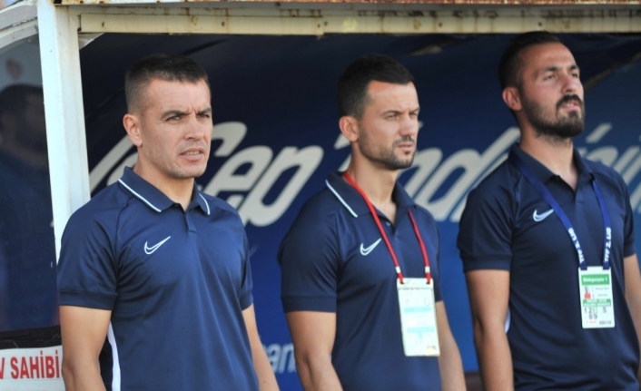 Tff 2.lig Beyaz Grup Ekiplerinden İnegölspor Teknik Direktörü İsmail Güldüren,