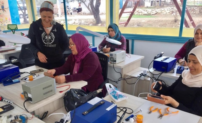 Çeşme İmece İnisiyatifi, Hindistan’da bulunan Barefoot College ile birlikte yürüttükleri