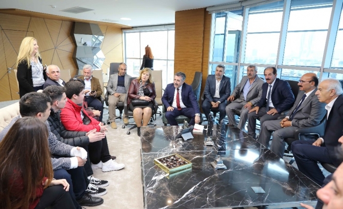Bayraklı Belediye Başkanı Serdar Sandal, geri dönüşüm projesi üreterek Bayraklı’yı