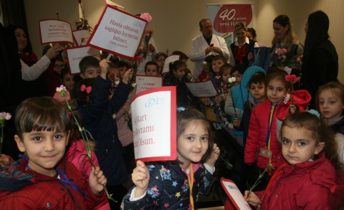 Özel Hayat Hastanesi, 14 Mart Tıp Bayramında öğrencilerin akınına uğradı.