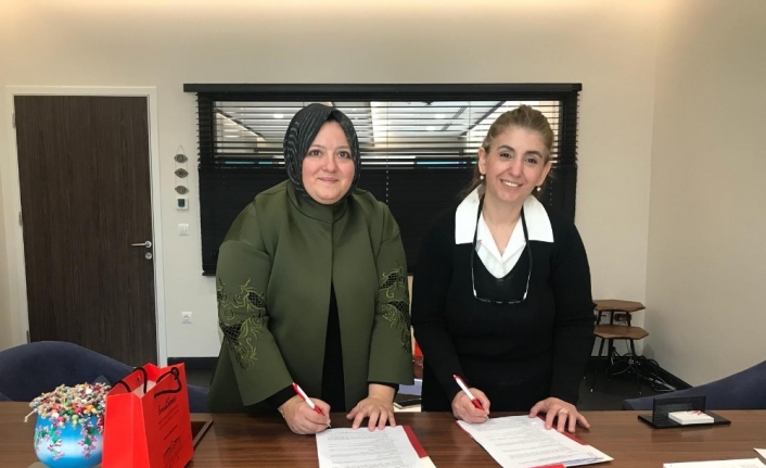 Bursa Özel Hayat Hastanesi, teoride eğitim gören öğrencileri, pratikte de