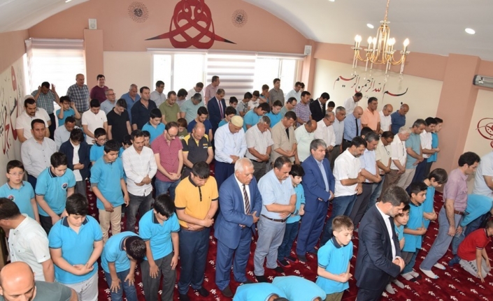 Balıkesir’in Edremit ilçesi 15 Temmuz Şehitler İmam Hatip Ortaokulunda hayırsever