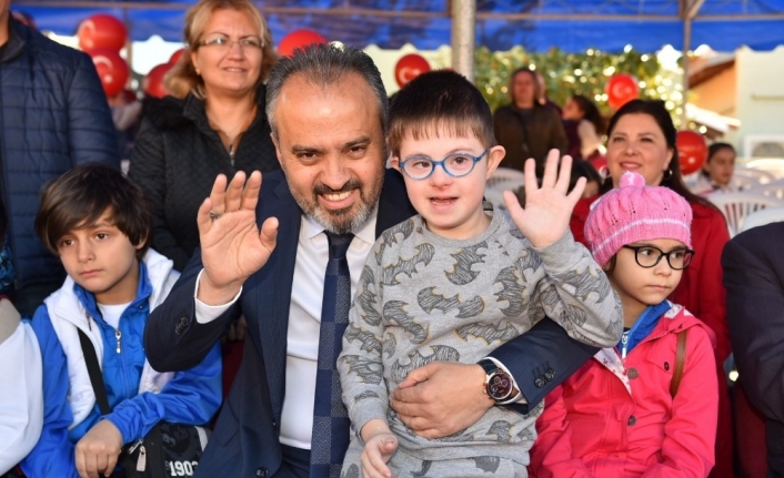 Bursa Büyükşehir Belediyesi tarafından Hayvanat Bahçesi’nde düzenlenen 23 Nisan Ulusal