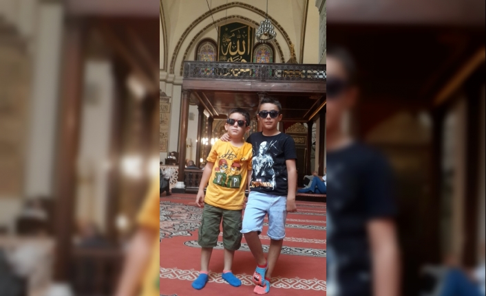  Bursa'da Aynı Okulda Öğrenim Gören Biri İlköğretim Diğeri Anaokulu