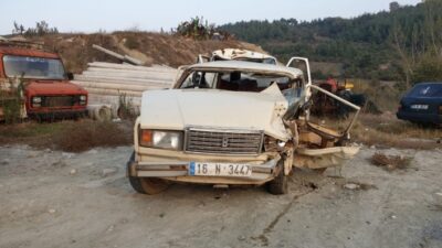  Bursa'da Otomobiller Kafa Kafaya Çarpişmasi Sonucu 1 Kişi Hayatını