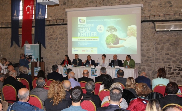  İzmir'de Ekonomi Gazetecileri Derneği (egd) Tarafından Küresel Isinma Kurultayı