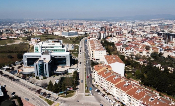 Bursa Büyükşehir Belediyesi, ulaşım yatırımlarına 17 ilçede aralıksız devam ediyor.