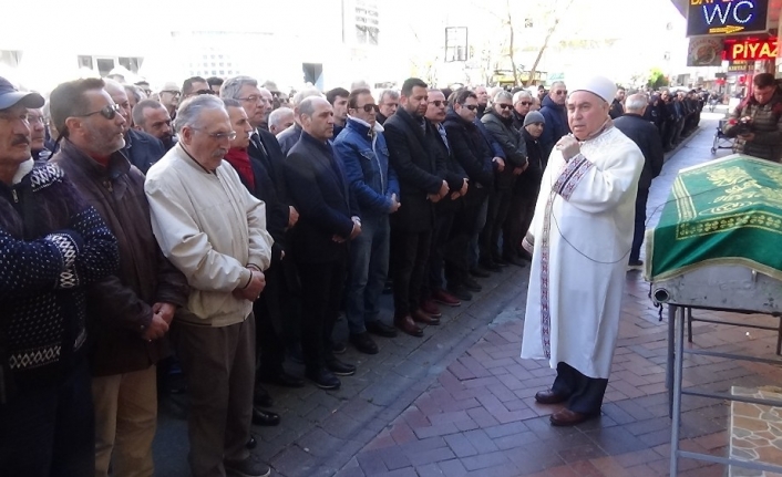 Geçirdiği kalp krizi sonrasında hayıtını kaybeden Akçay eski Belediye Başkanı