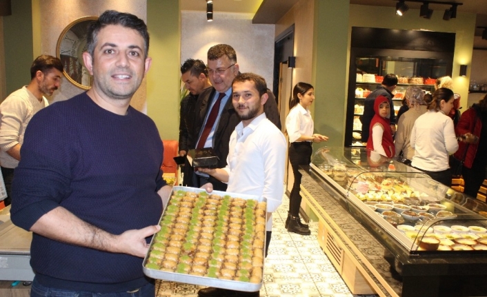  Balıkesir’in Bandırma İlçesinde Pasta Ve Unlu Mamuller İşletme Sahibi
