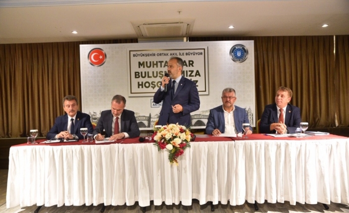  İnegöl İlçesinde Muhtarlarla Buluşan Büyükşehir Belediye Başkanı Alinur Aktaş,