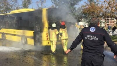 Bursa'da Seyir Halinde Bulunan Yolcu Dolu Yolcu Otobüsü Motor