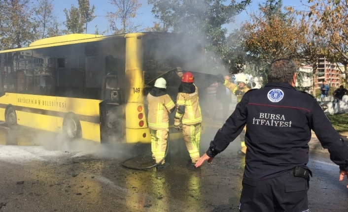  Bursa'da Seyir Halinde Bulunan Yolcu Dolu Yolcu Otobüsü Motor