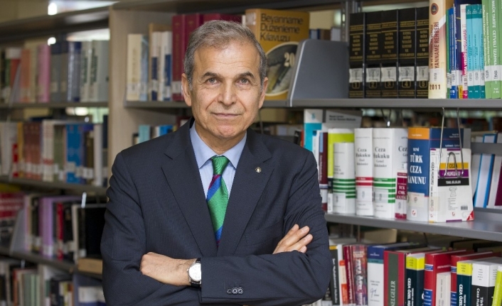  Yaşar Üniversitesi Hukuk Fakültesi Öğretim Üyesi Prof. Dr. Timur