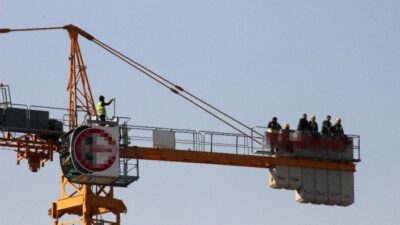  İzmir Konak'ta Bir Şantiyede Maaşlarını 5 Aydır Alamadıklarını İddia