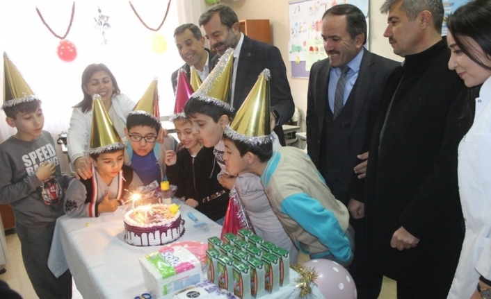  Gürsu Belediye Başkanı Mustafa Işik, İlçedeki Okullarda Eğitim Gören