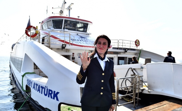 İzmir Büyükşehir Belediyesi filosunun gözde gemisi "1881 Atatürk"te kaptanlık yapan