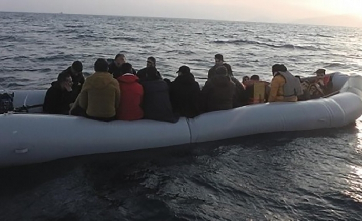 İzmir’de yasa dışı yollardan lastik botla Yunan adalarına geçmeye çalışan